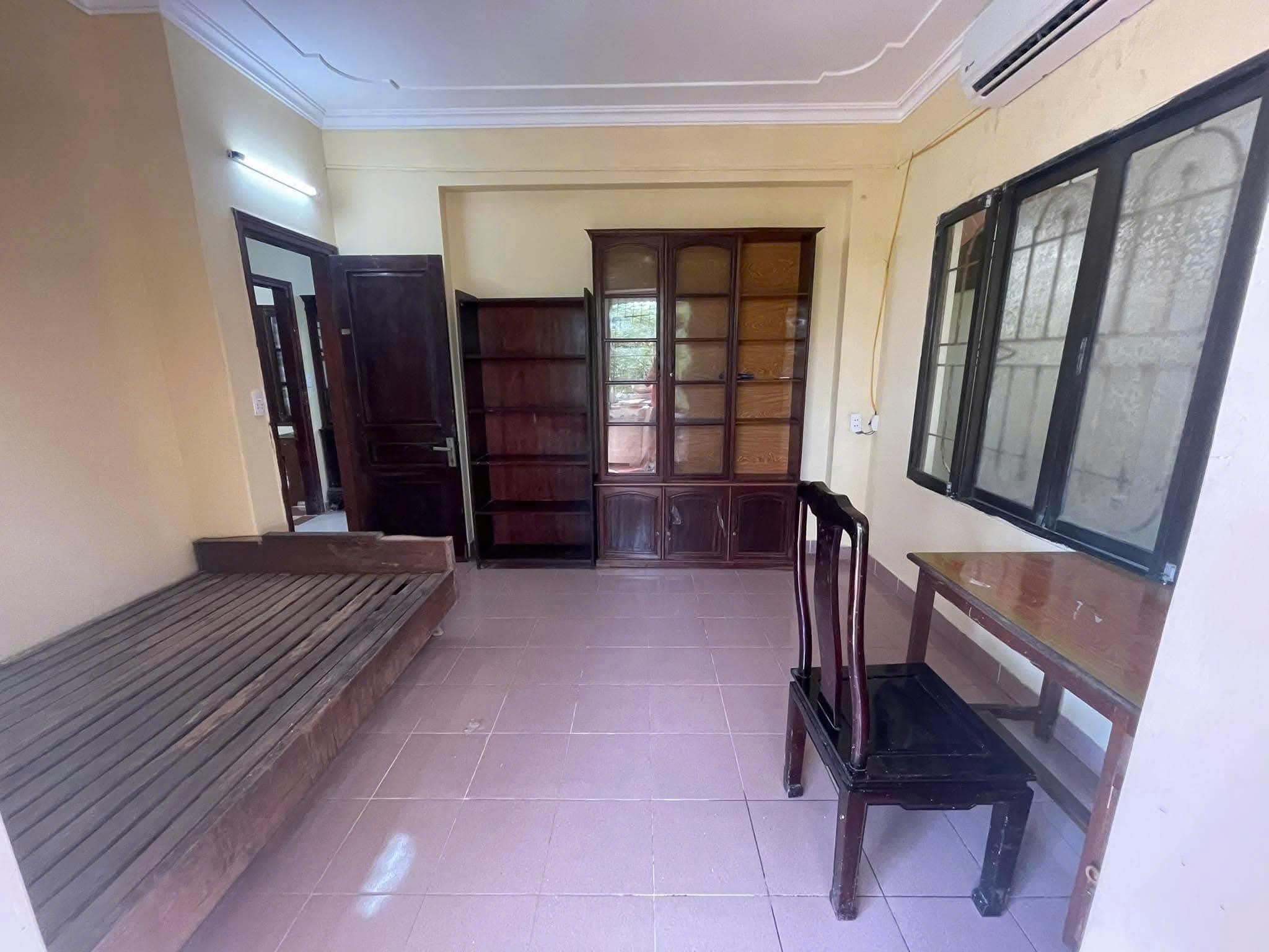 Cho thuê căn hộ Tập thể tầng 5 ngõ 805 Giải Phóng 120m2, 3 ngủ, 9 Triệu Full đồ - Ảnh chính